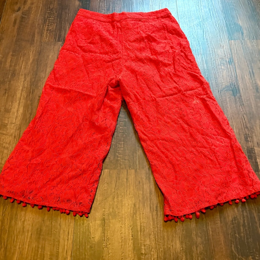 Isla Maude Lace Capri Pants